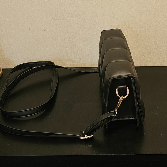 Black Crossbody Purse - Picture 4 of 5